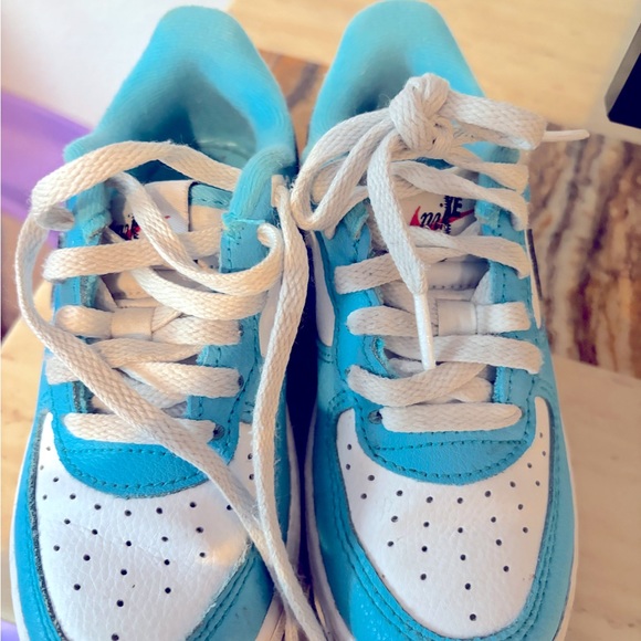 Nike Air Force 1 LV8 2 - Picture 2 of 3